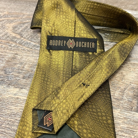 NEW Audrey Buckner Men’s Hand Tailored European Silk Necktie - Picture 2 of 5